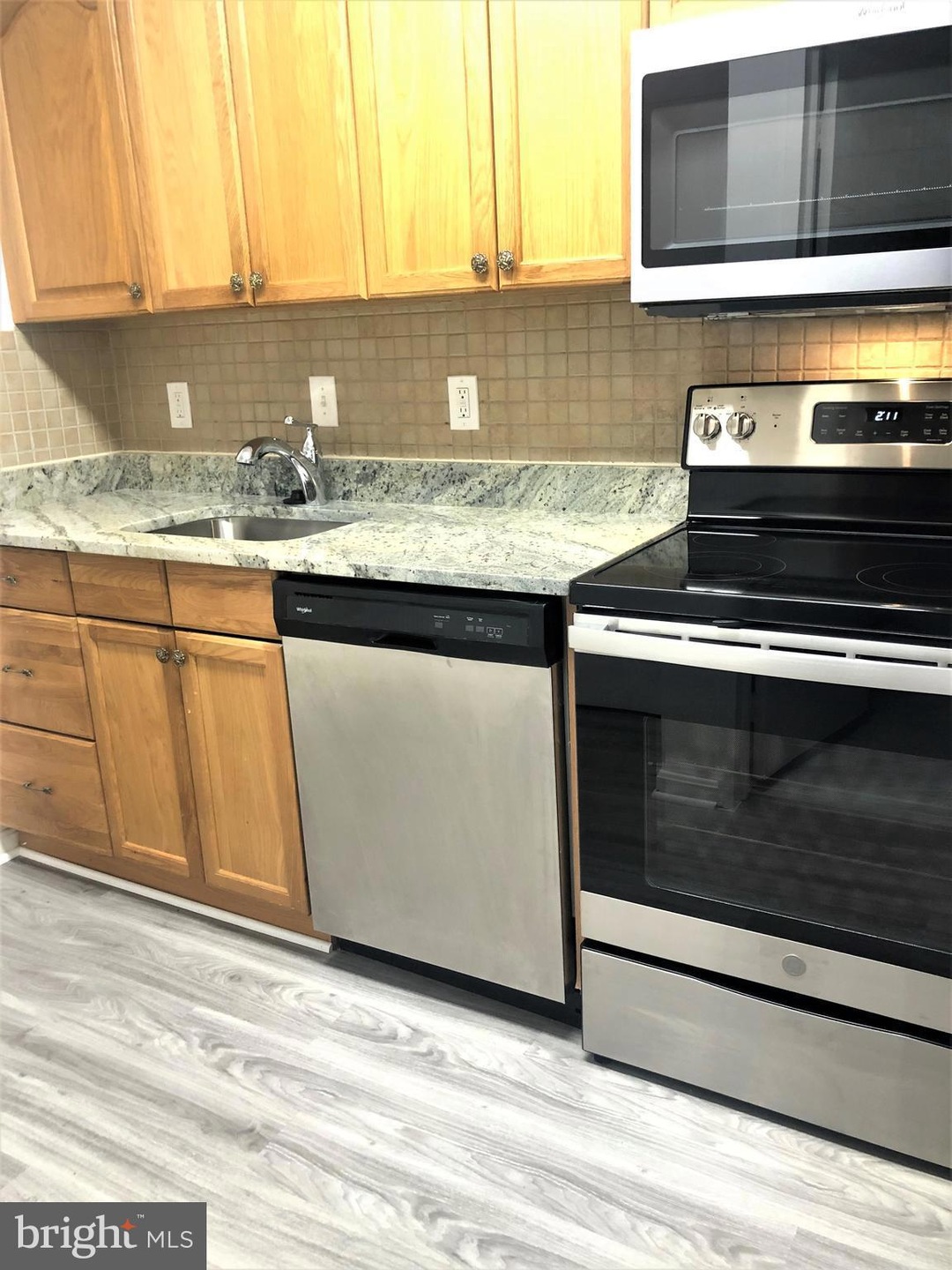 9665 Hagel Cir unit E, Lorton, VA 22079 - photo 1