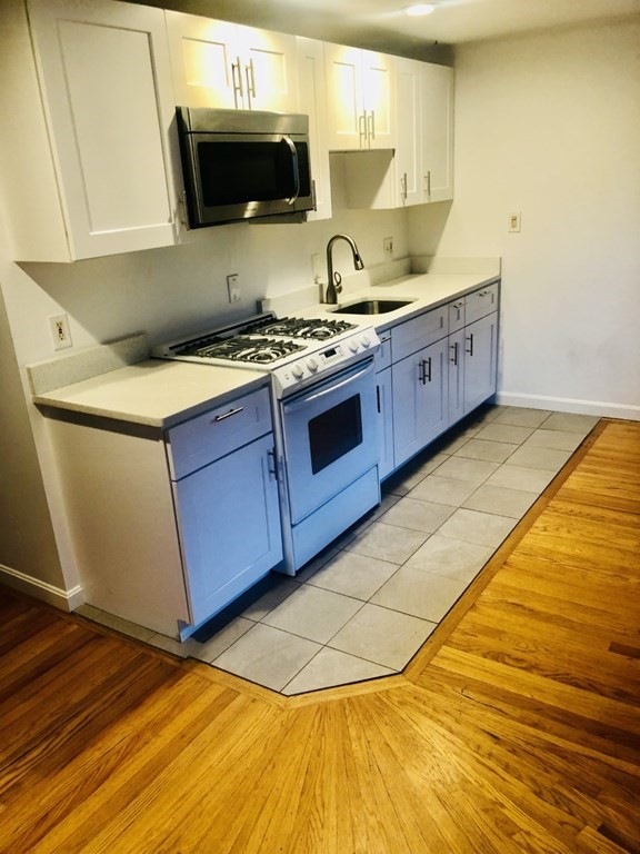 27 Leicester Rd unit B, Marblehead, MA 01945 - photo 1