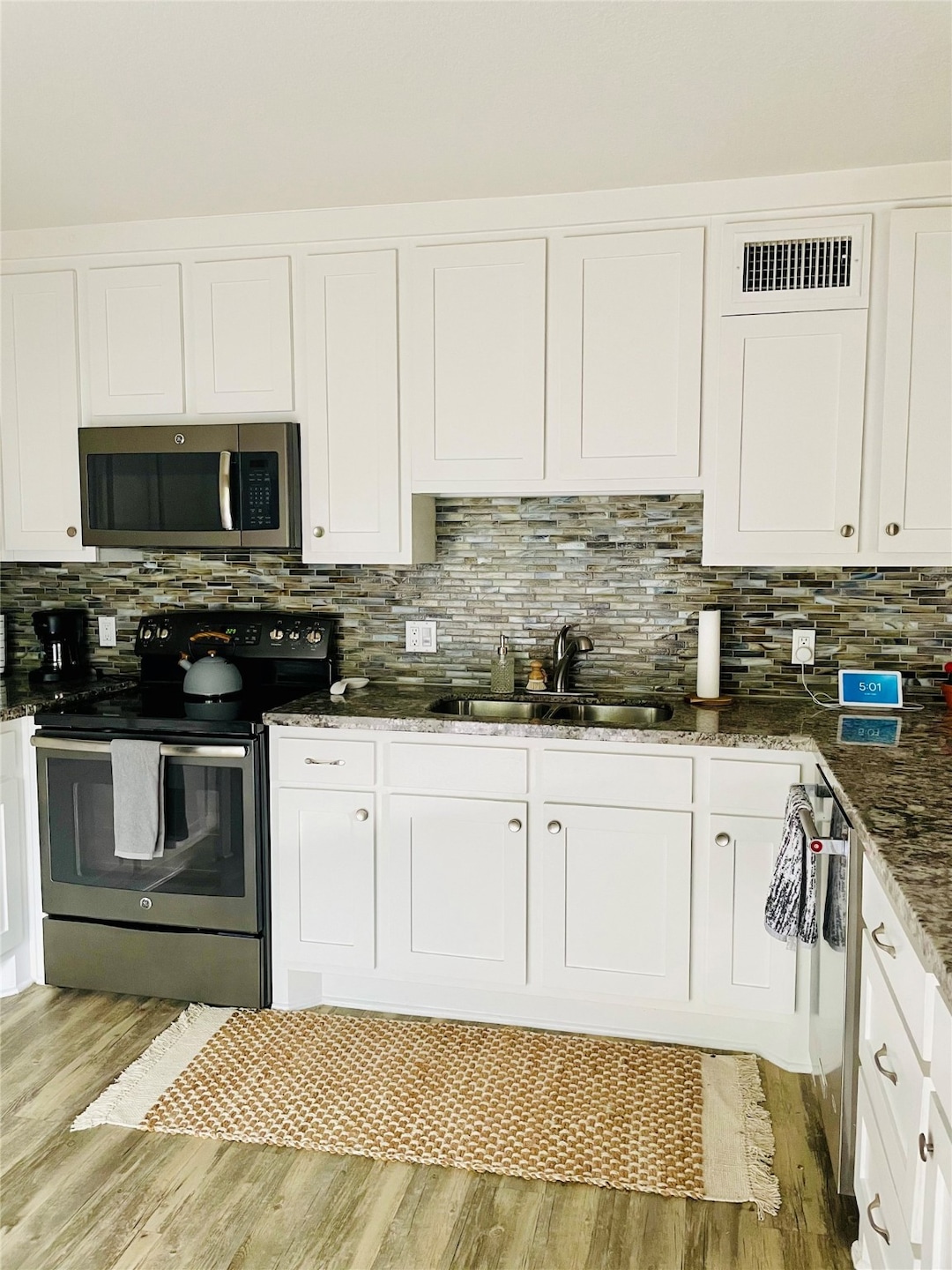 4723 Aftonshire Dr unit 13, Houston, TX 77027 - photo 1