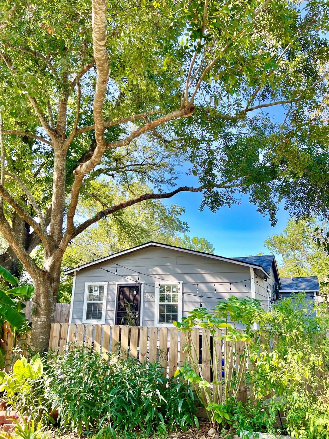 7209 Weyburn St, Houston, TX 77028 - photo 1