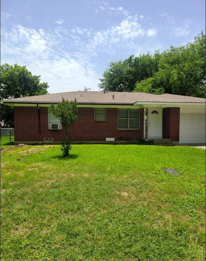 1708 Harris St, Gainesville, TX 76240 - photo 1