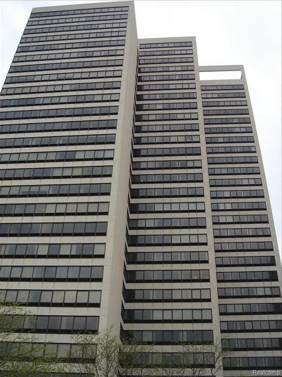 PENTHOUSE DBL UNIT W/ DECK