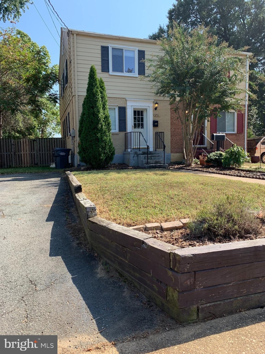 5711 Fenwick Dr, Alexandria, VA 22303 - photo 1