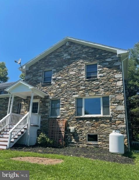 31 E Loudoun St, Round Hill, VA 20141 - photo 1