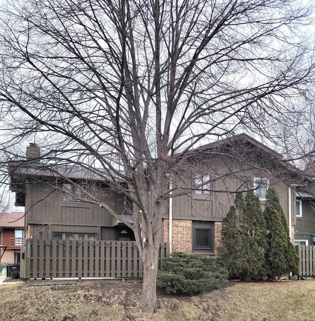 N76W14595 Northpoint Ct, Menomonee Falls, WI 53051 - photo 1