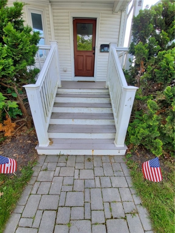 19 Carroll Ave, Newport, RI 02840 - photo 1