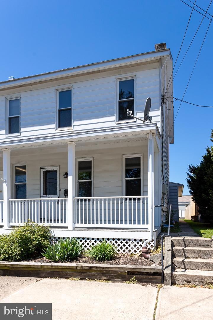 303 Glasgow St unit 2, Pottstown, PA 19464 - photo 1