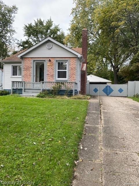 Warm Brick & Vinyl Siding