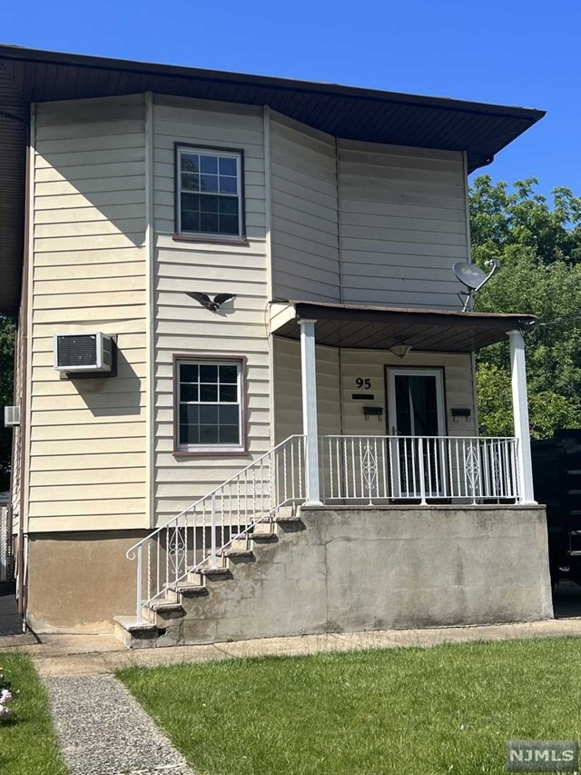 95 Chamberlain Ave unit 2, Elmwood Park, NJ 07407 - photo 1