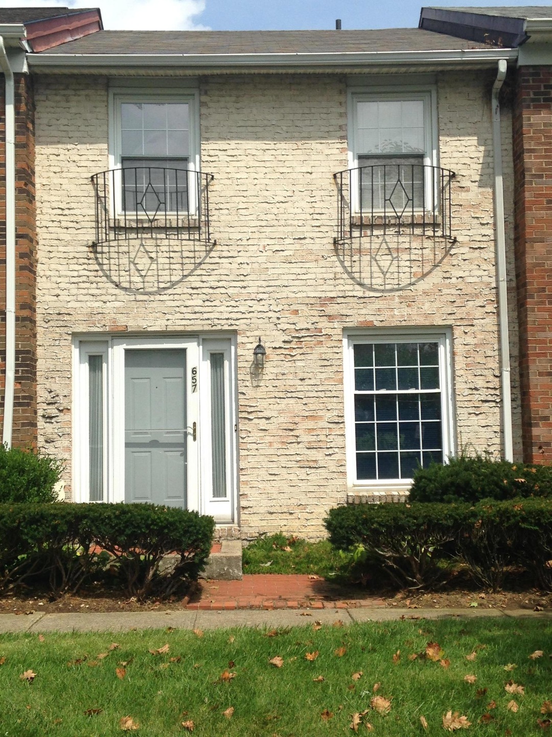 657 Simbury St unit 8, Columbus, OH 43228 - photo 1