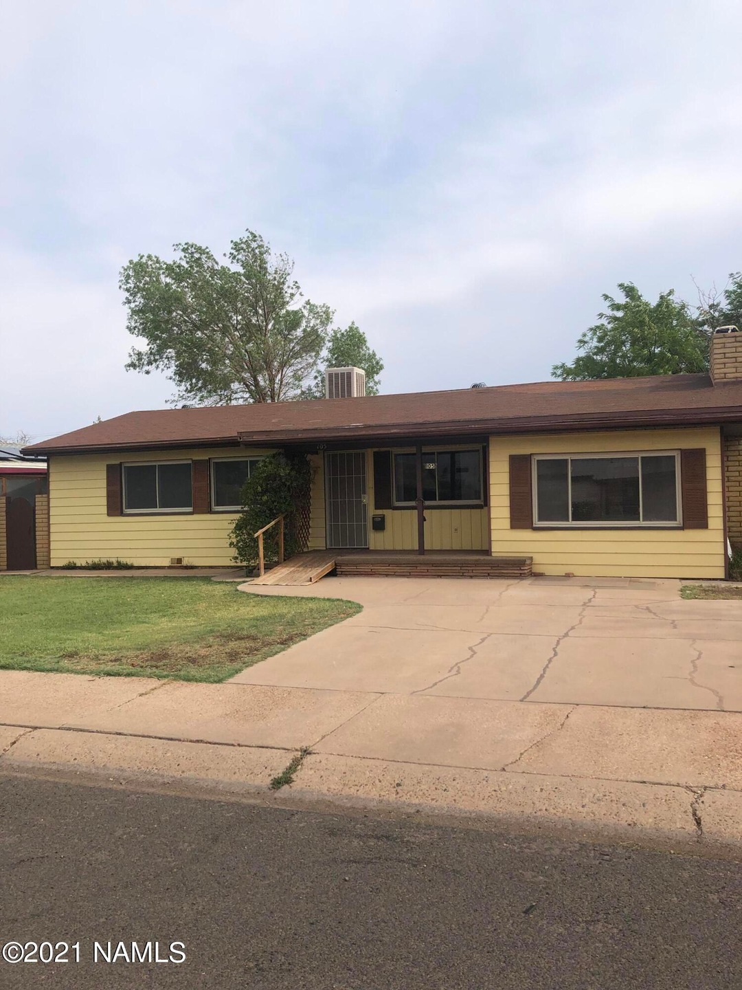 105 E Mahoney St, Winslow, AZ 86047 - photo 1