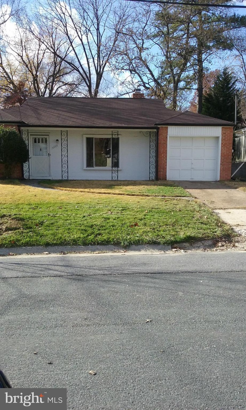 8606 Woodbrook Ln, Chevy Chase, MD 20815 - photo 1