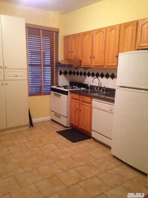2138 35th St unit 2G, Astoria, NY 11105 - photo 1