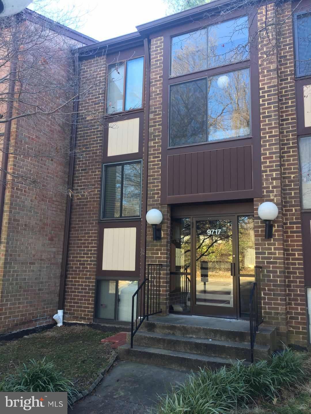 9717 Kings Crown Ct unit 101, Fairfax, VA 22031 - photo 1