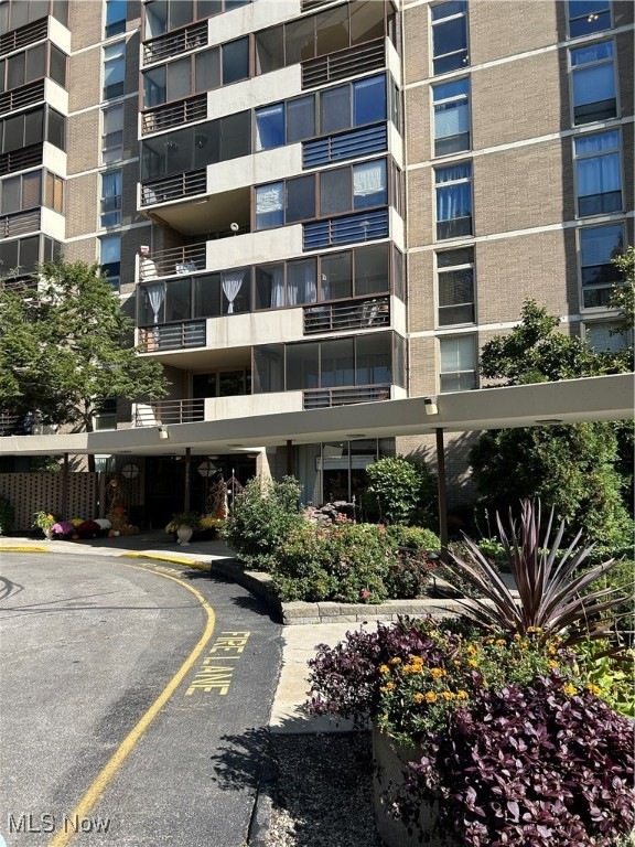 Bonneville Tower unit 99, Euclid, OH 44132 - photo 1