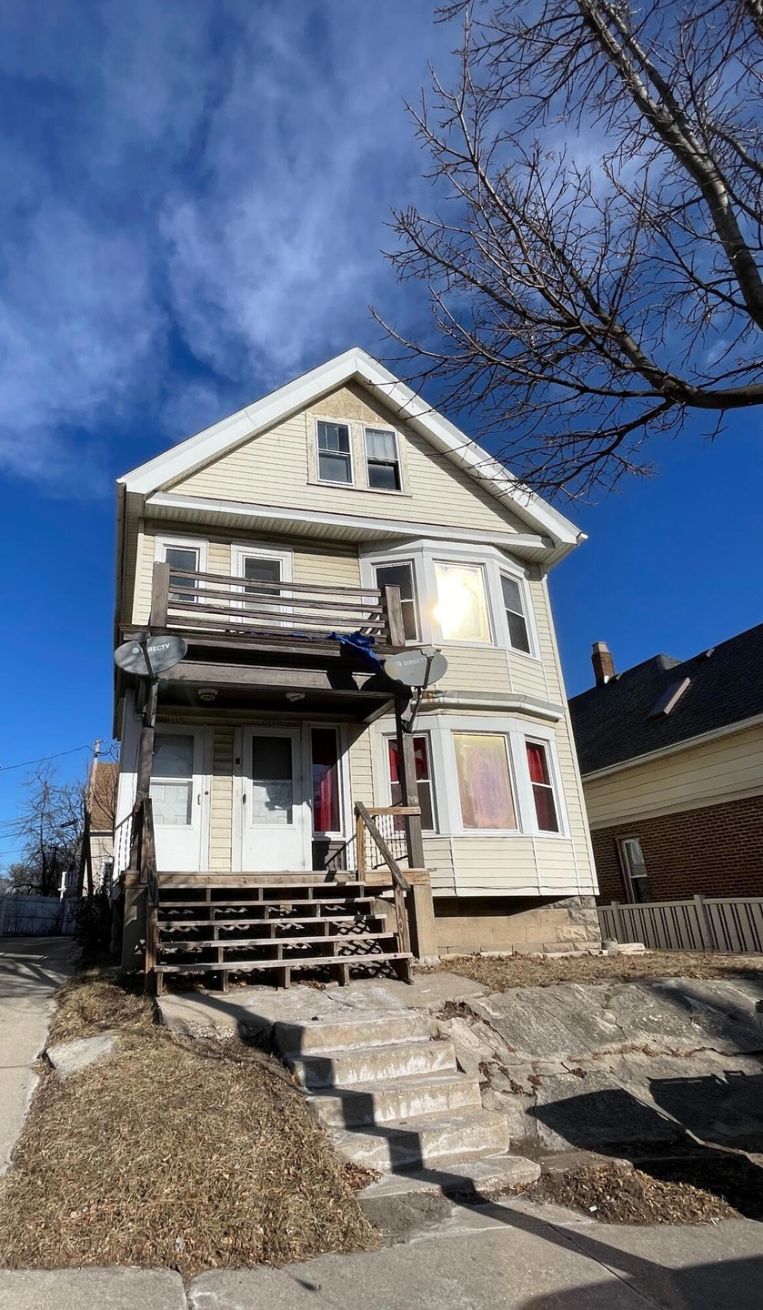 2206 W Burnham St unit 2208, Milwaukee, WI 53204 - photo 1