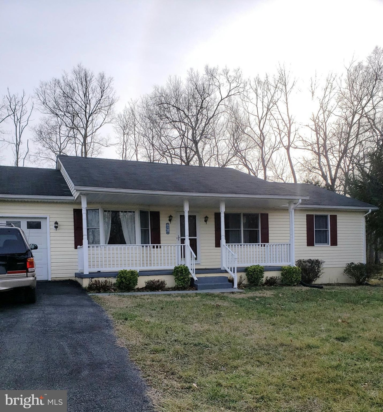 212 Chenoweth Dr, Bunker Hill, WV 25413 - photo 1