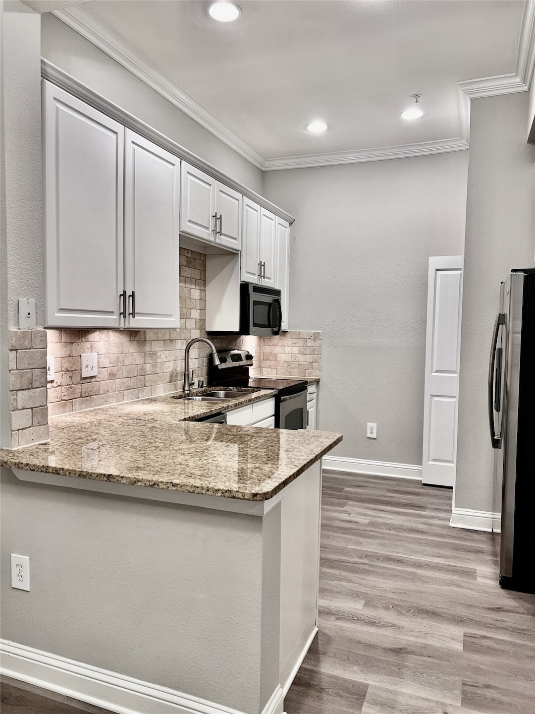 This 2 beds/2 baths apt is located on the 1st floor.