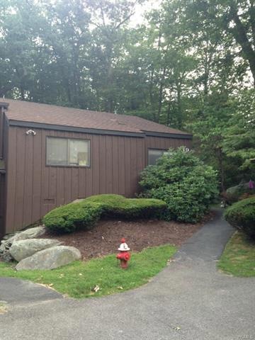 10 Acorn Ct, Highland Mills, NY 10930 - photo 1