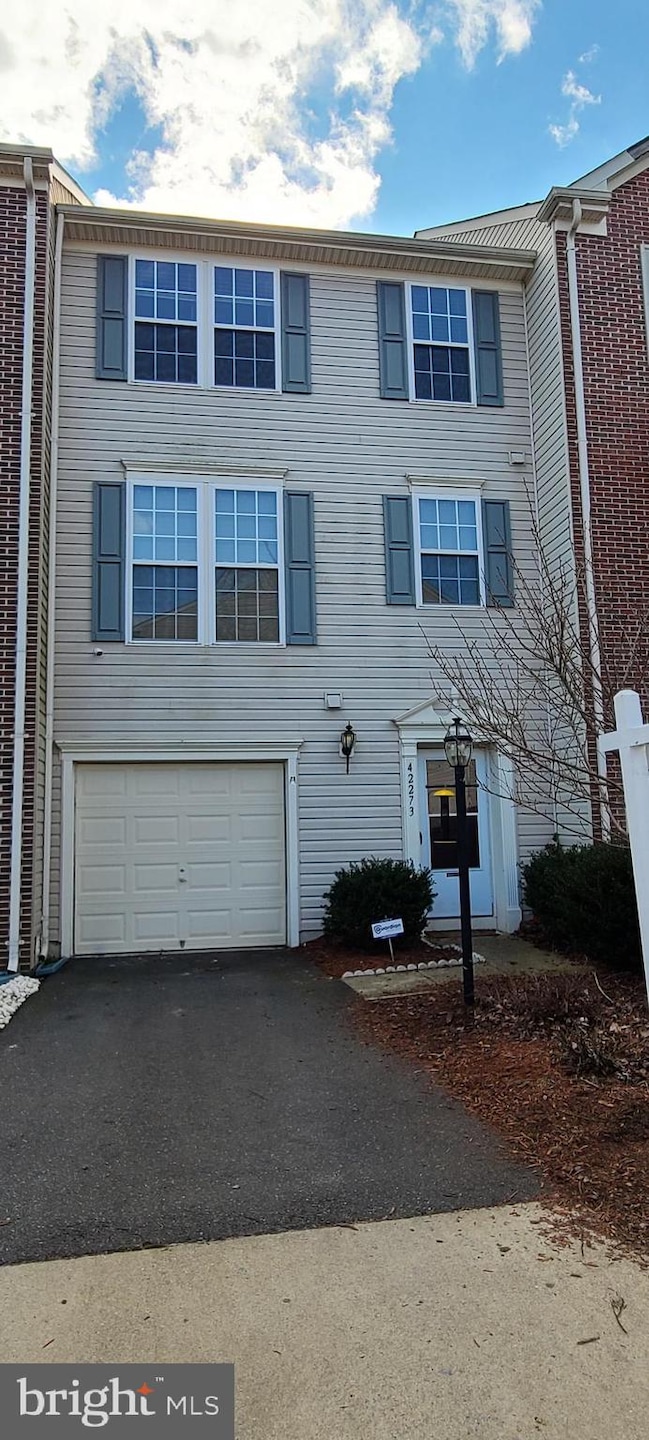 42273 St Huberts Place, Chantilly, VA 20152 - photo 1