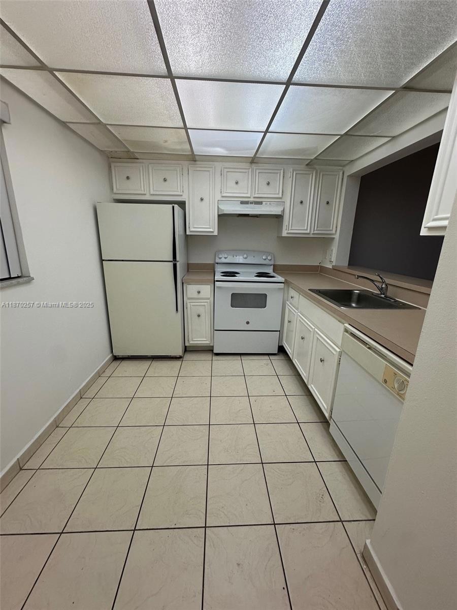 17911 NW 68th Ave unit N206, Hialeah, FL 33015 - photo 1