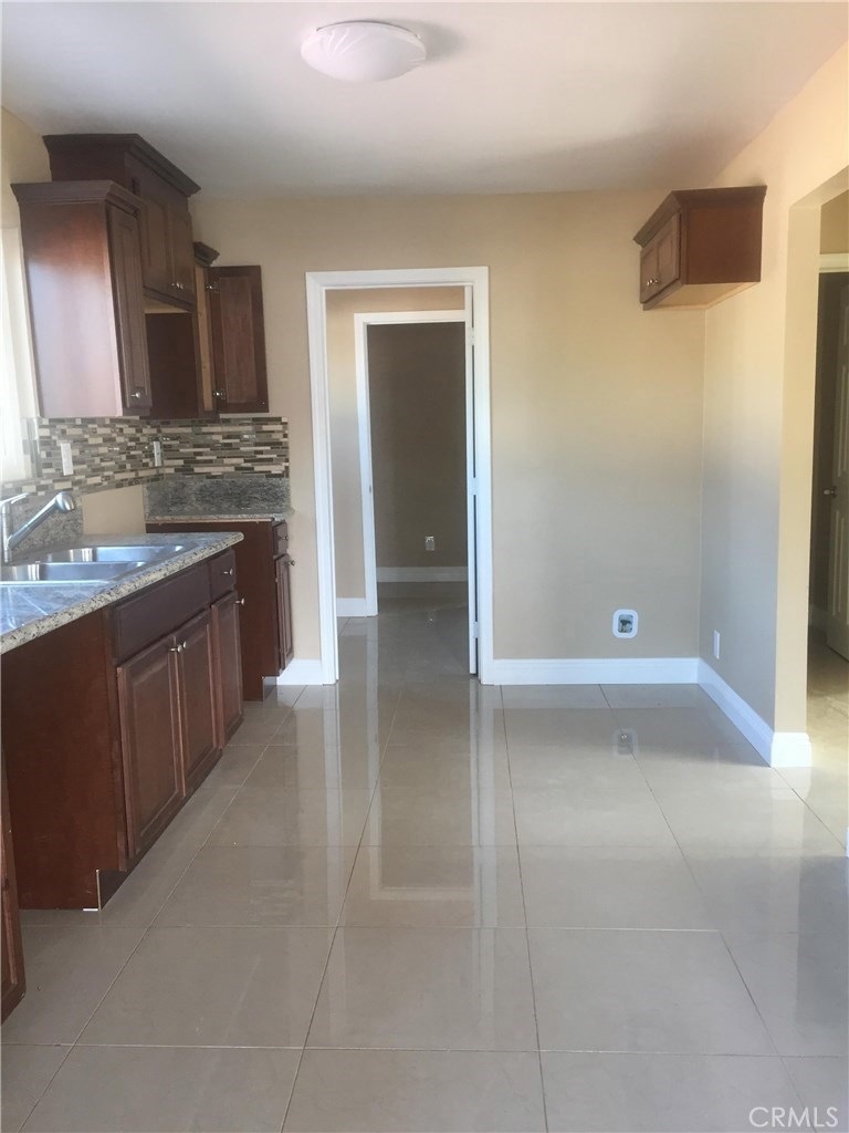 3150 Oakwood Ave, Lynwood, CA 90262 - photo 1