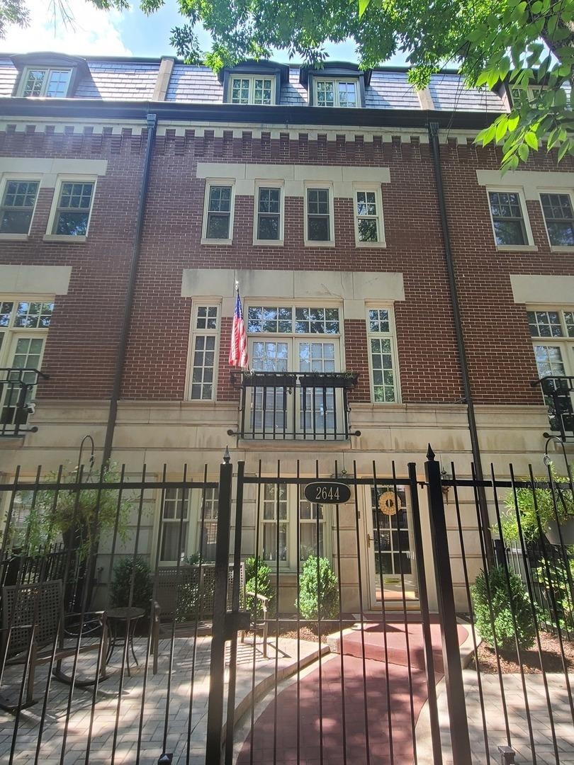 2644 N Southport Ave, Chicago, IL 60614 - photo 1