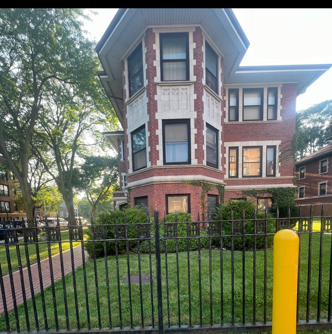 6758 S Jeffery Blvd, Chicago, IL 60649 - photo 1