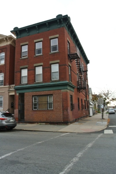 121 2nd St, Elizabeth, NJ 07206 - photo 1