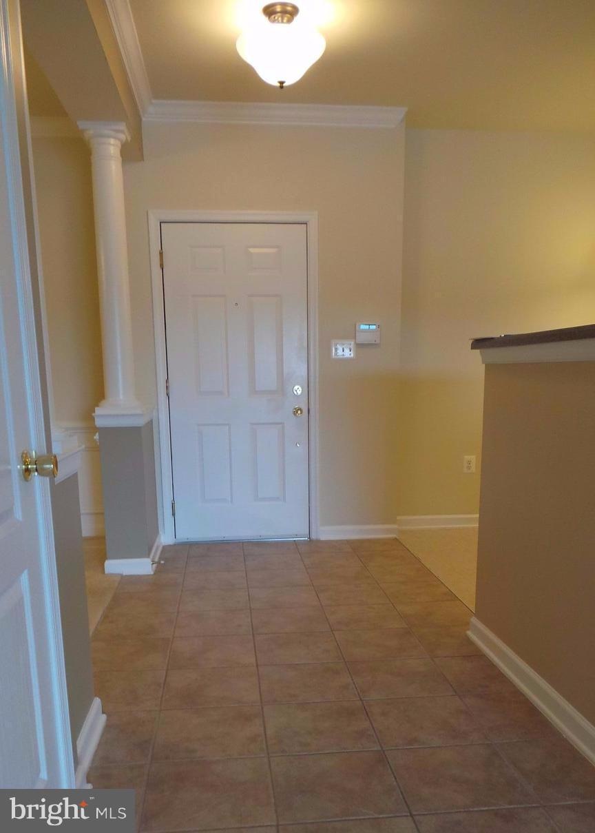 9712 Handerson Place unit 402, Manassas Park, VA 20111 - photo 1