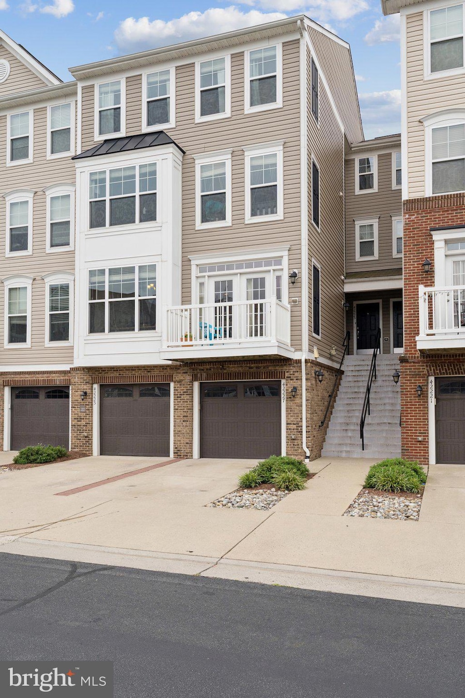 42227 Canary Grass Square, Aldie, VA 20105 - photo 1