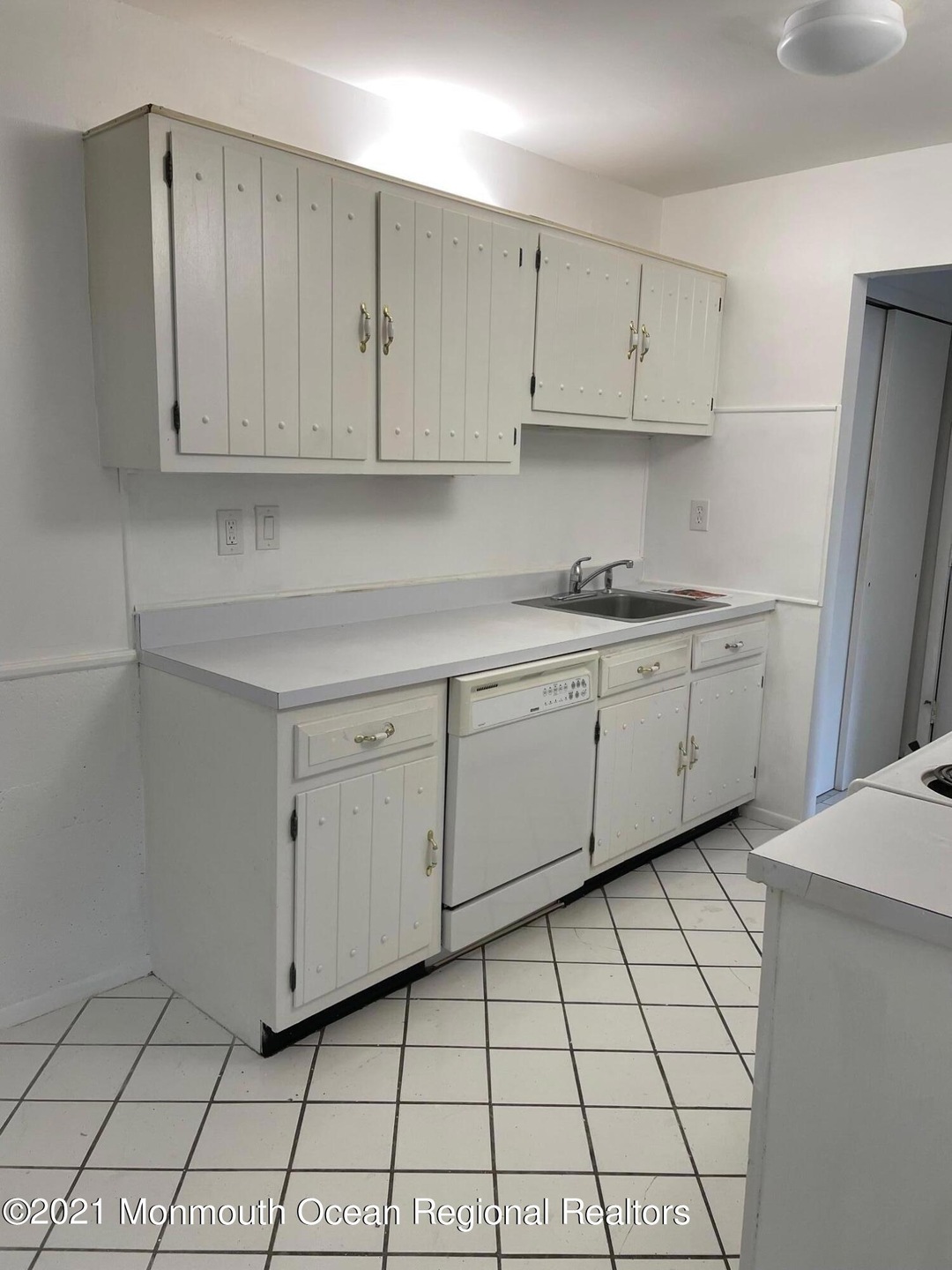 82 Amberly Dr, Manalapan, NJ 07726 - photo 1