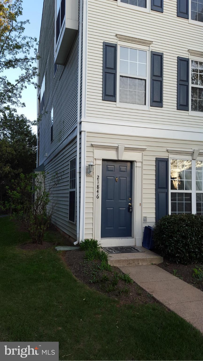 21846 Elkins Terrace unit 25, Sterling, VA 20166 - photo 1