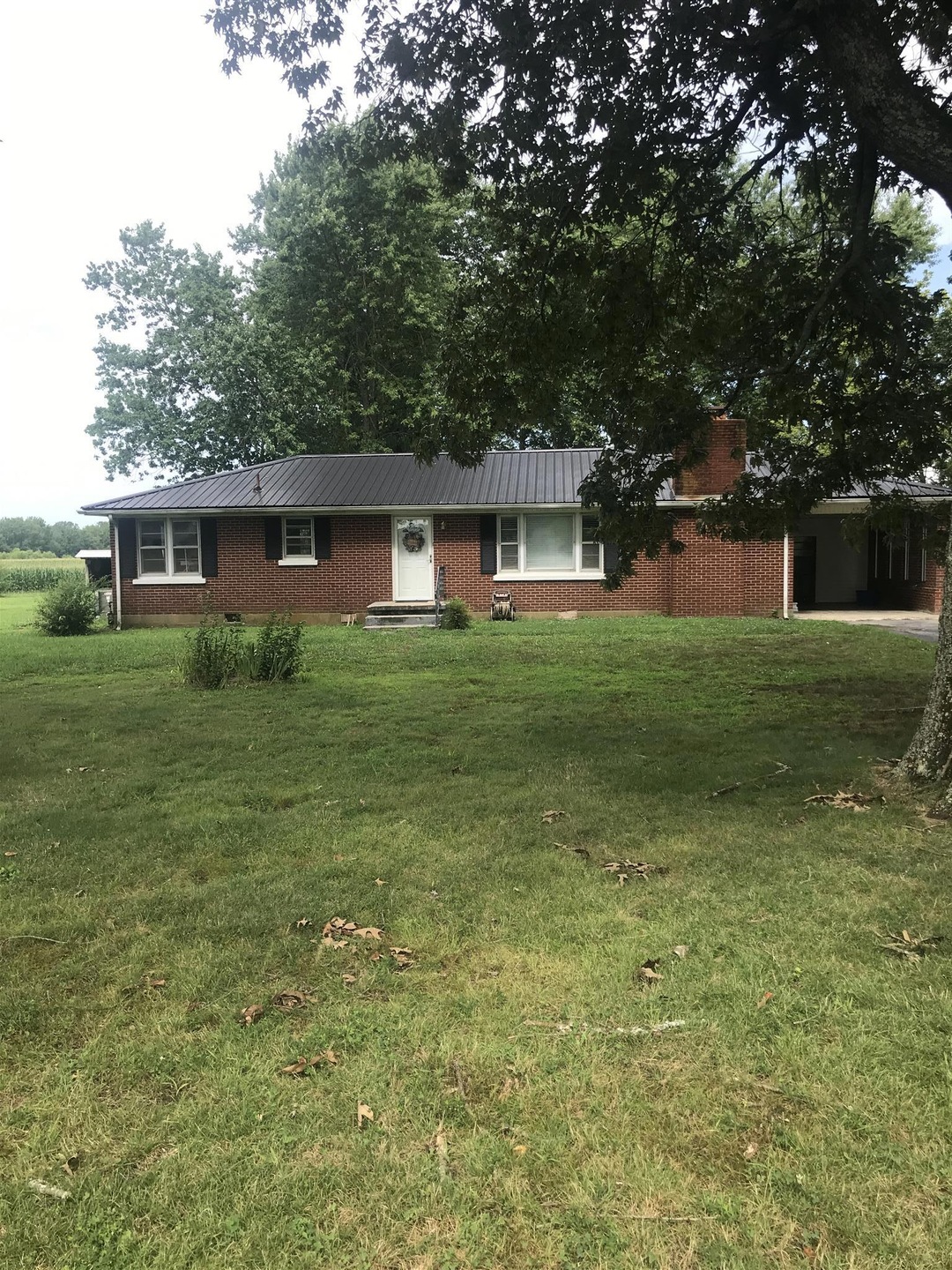 Sits on nice shady lot, close to town