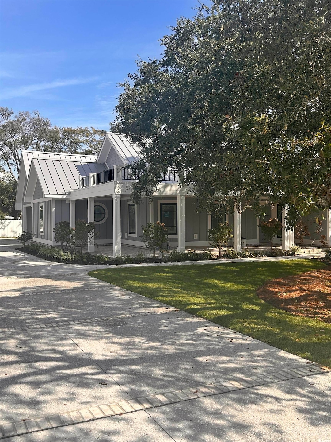 View of front of house featuring a front lawn