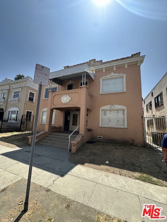 1114 W 42nd St, Los Angeles, CA 90037 - photo 1