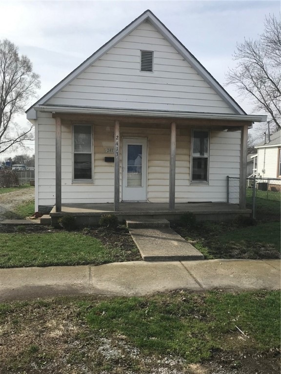 2413 Broadway Ave, Mattoon, IL 61938 - photo 1