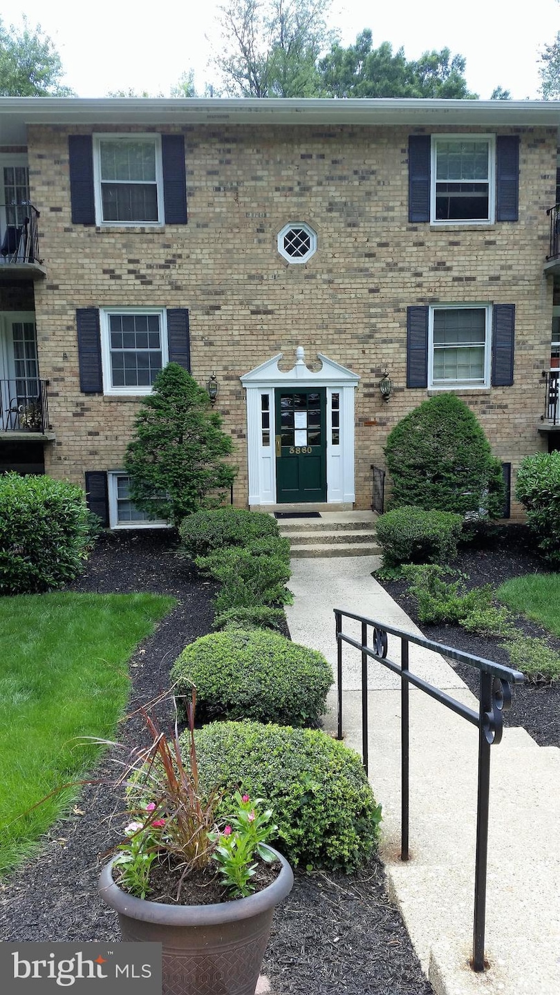 3860 Lyndhurst Dr unit 203, Fairfax, VA 22031 - photo 1