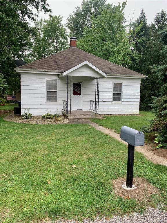 137 W Perry St, Maryville, IL 62062 - photo 1