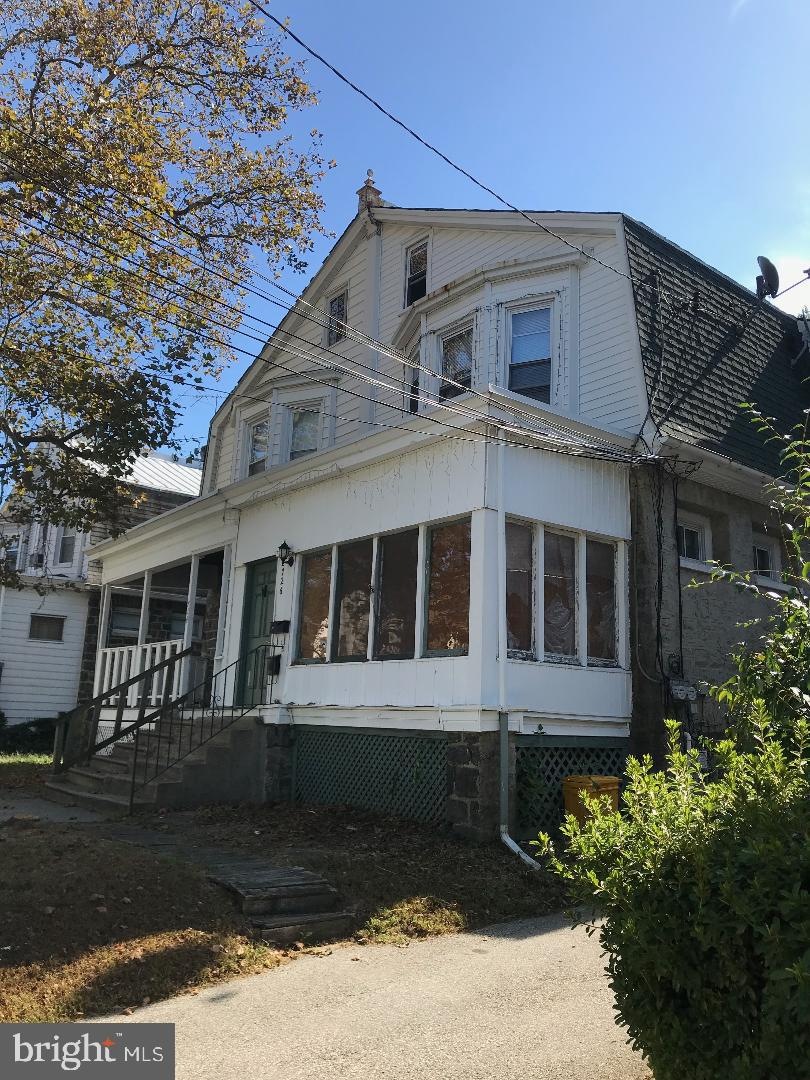 726 Ash Ave, Darby, PA 19023 - photo 1