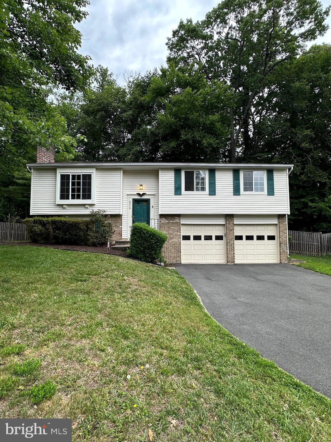 8490 Falling Leaf Rd, Springfield, VA 22153 - photo 1