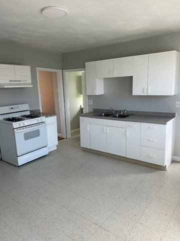 10 Baker St unit 2, Bristol, RI 02809 - photo 1