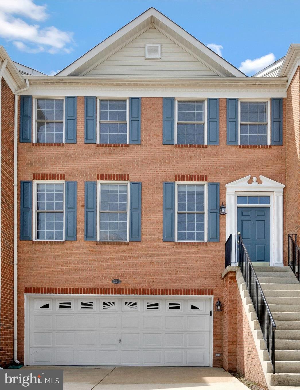 42919 Olander Square, Chantilly, VA 20152 - photo 1
