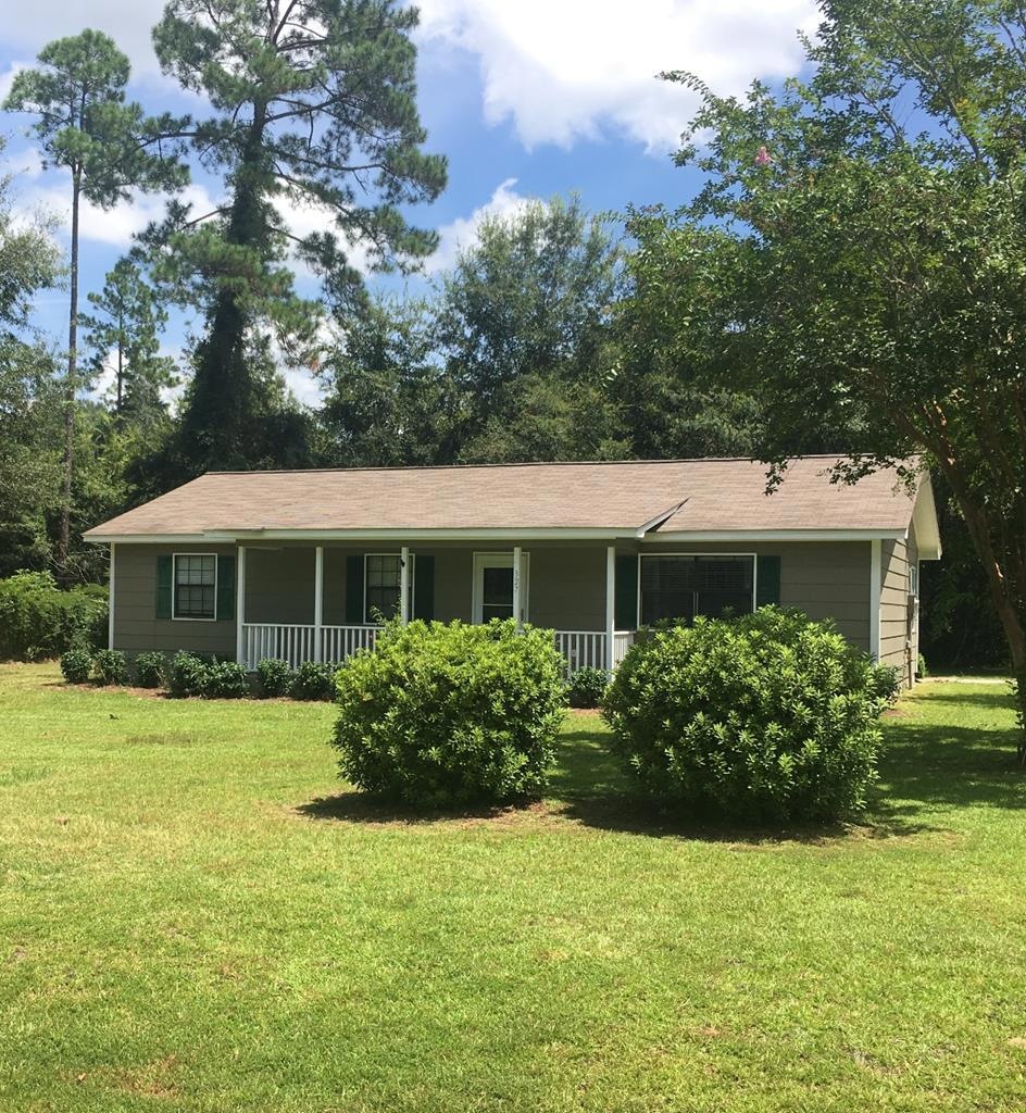 327 Cloverleaf Cir, Bainbridge, GA 39817 - photo 1