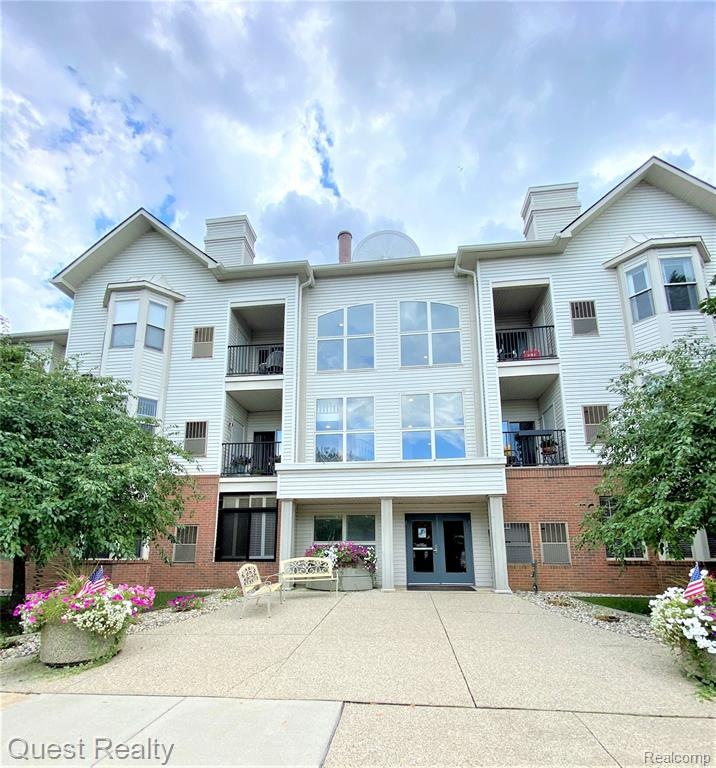 Welcome to 39220 Hayes! .jpg