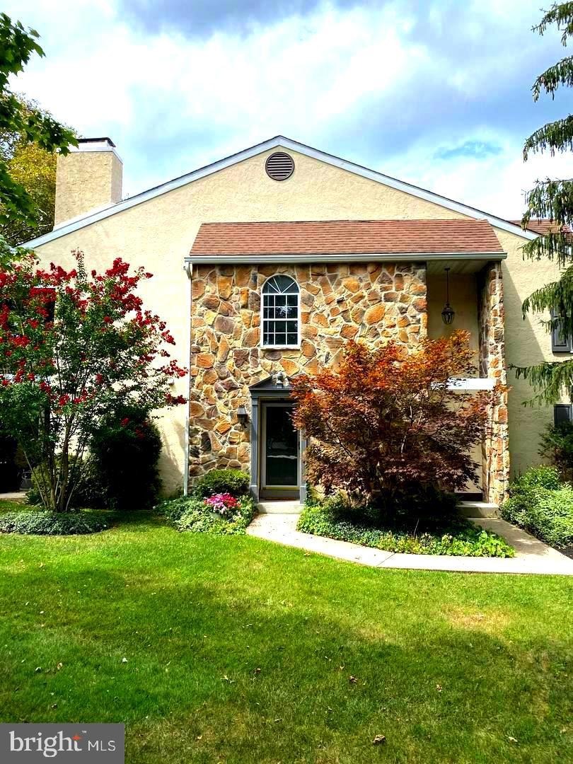 214 Valley Stream Ln unit 214L, Chesterbrook, PA 19087 - photo 1