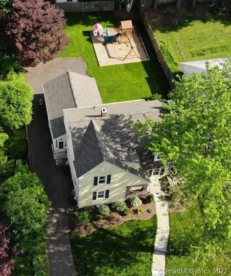 Great lot with level back yard!