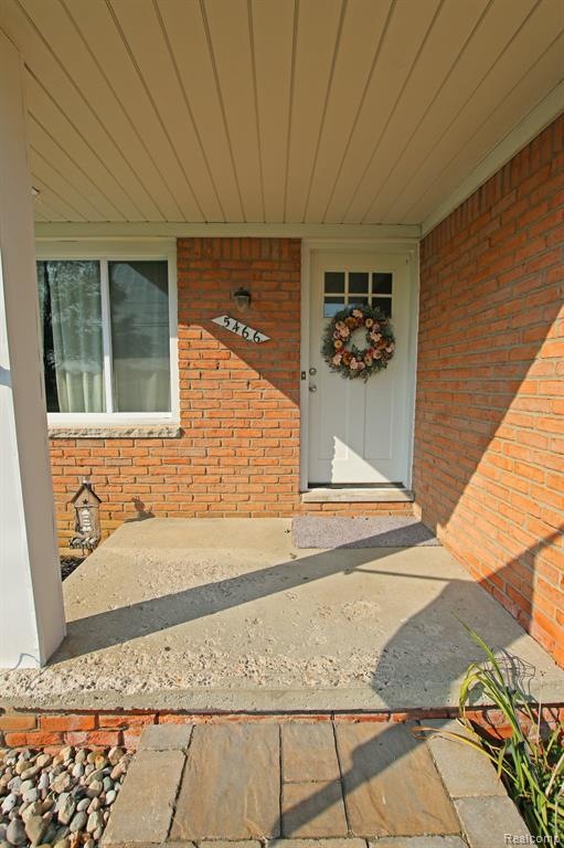 5) Front Porch.jpg