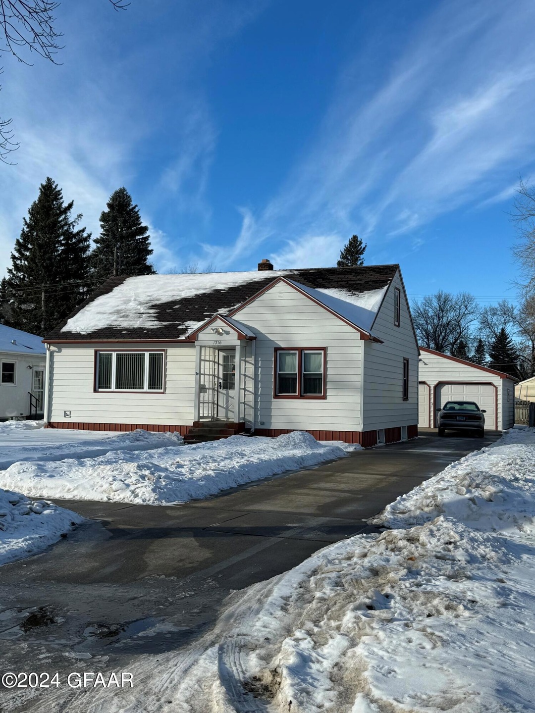 1216 Oak St, Grand Forks, ND 58201 - photo 1