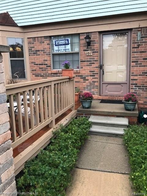 Front Entry way to condo